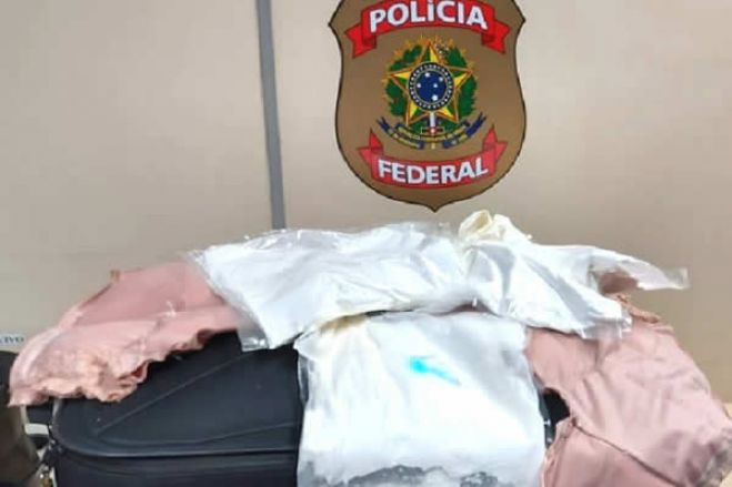 Angolana é presa no Aeroporto Internacional de São Paulo com mais de 8 kg de cocaína em cinta elástica