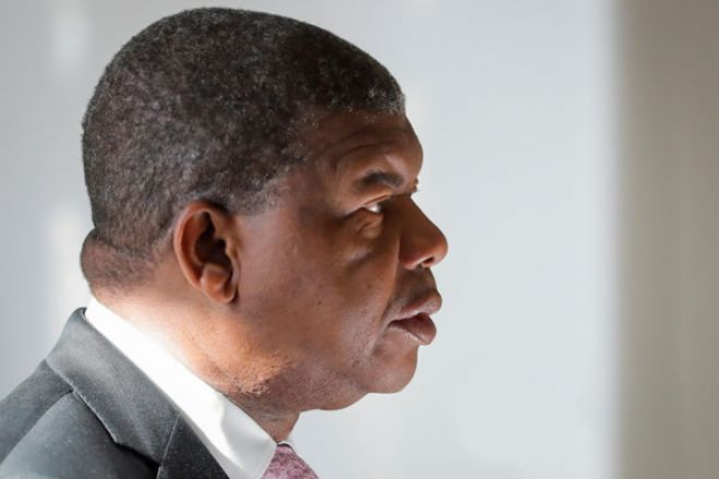 Crise em Angola como "calamidade quase bíblica" serve para ocultar maus investimentos