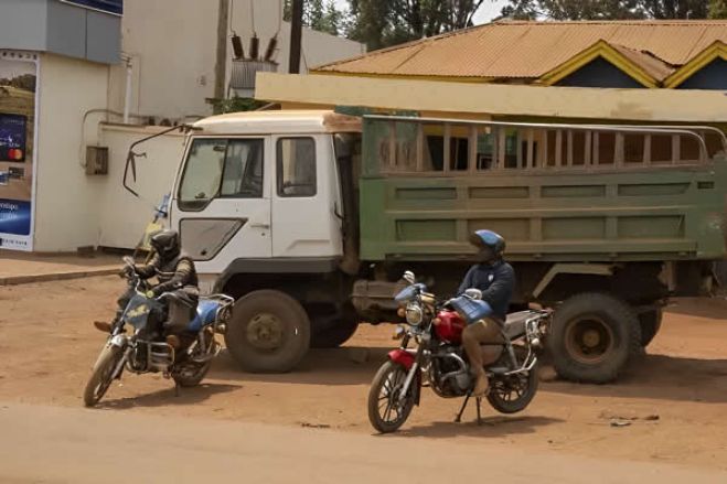 GPL proíbe circulação de mototaxistas em várias vias da capital e veículos pesados tem novos horários de circulação
