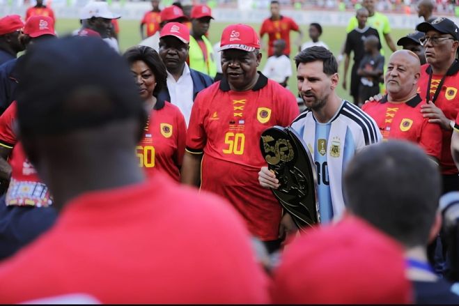 João Lourenço vaiado no particular entre Angola e Argentina em Luanda