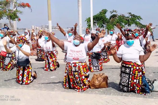 Membros da IURD manifestam-se em Luanda por julgamento justo dos pastores