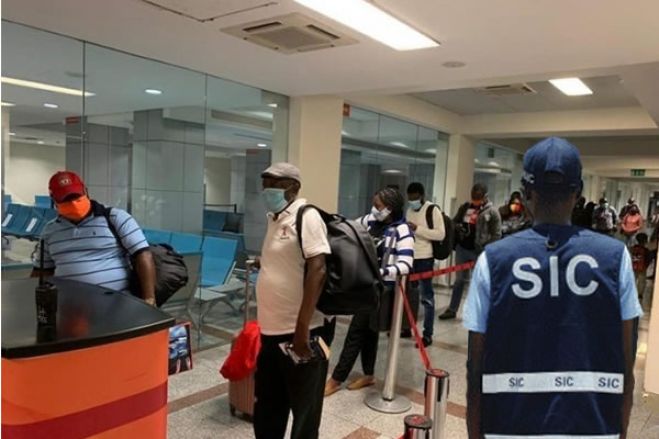 Homem que tentava viajar com crianças com passaportes de outros menores detido em Luanda