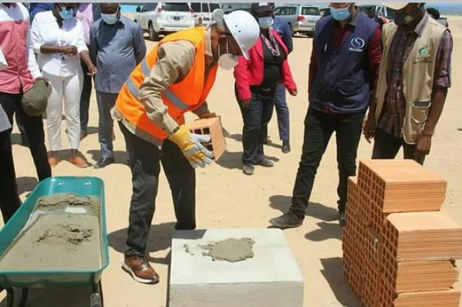 Archer Mangueira lançou primeira pedra à projectos milionários no Namibe que obras não arrancam