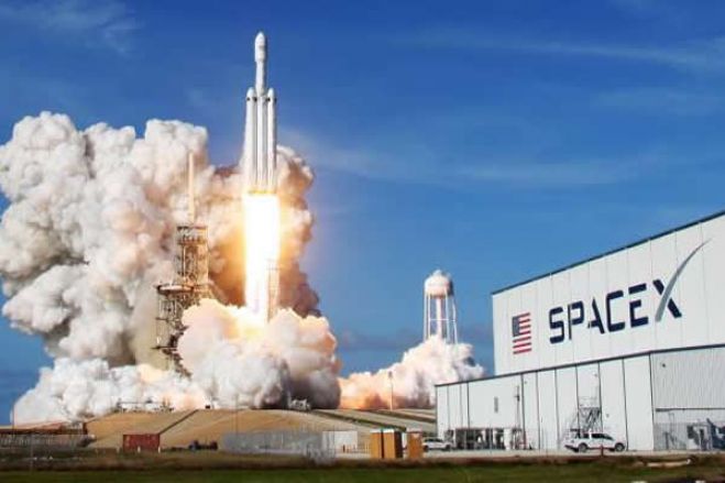 SpaceX testa rocket que vai levar astronautas para a Lua em janeiro