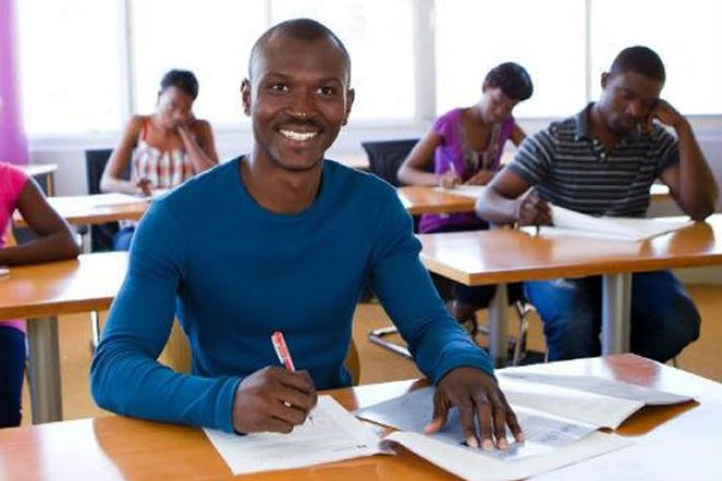 Acesso ao ensino superior passa por exame nacional em Angola