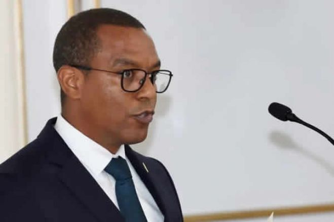 José de Lima Massano diz que vai reavaliar subsídio ao combustível