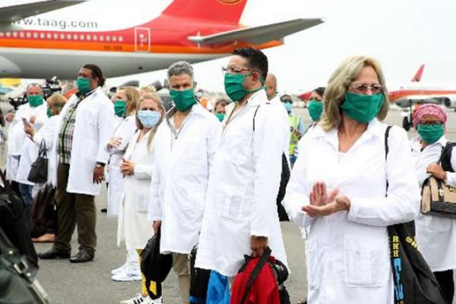 Cada município angolano vai ter um médico cubano no combate à pandemia