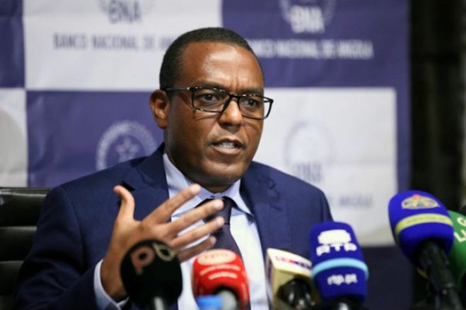 Massano “Marimbondo”, quer encerrar todos os bancos que não sejam do seu interesse e dos compadres