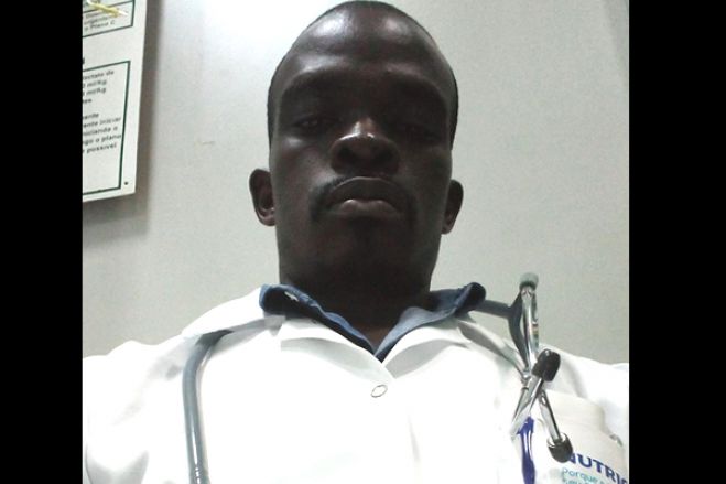 Polícia e médicos em pé de guerra devido à morte de pediatra