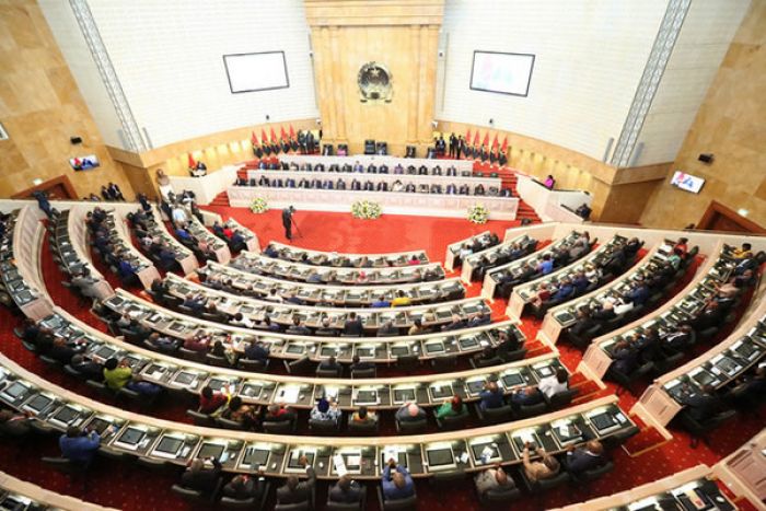 Parlamento aprova plenária extraordinária para discutir destituição do PR