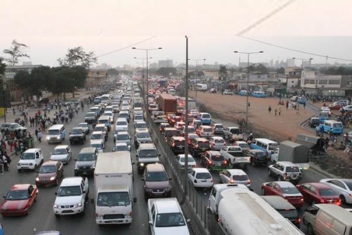 Autoridades angolanas admitem caos no trânsito em Luanda e prometem soluções