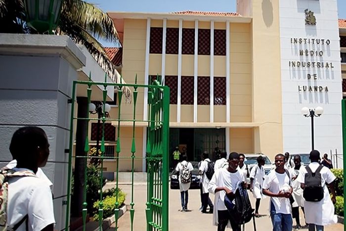 Estudantes angolanos pedem investigação a vagas comercializadas nas escolas públicas
