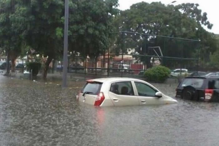 Chuva em Luanda deixa 14  mortos, as ruas intransitáveis e queda de duas pontes