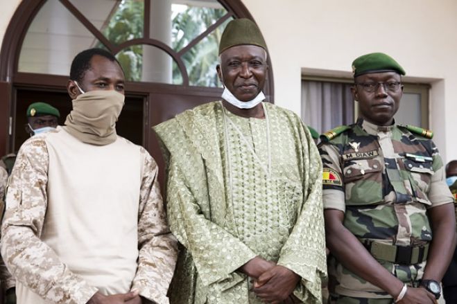 Presidente e primeiro-ministro do Mali detidos por militares