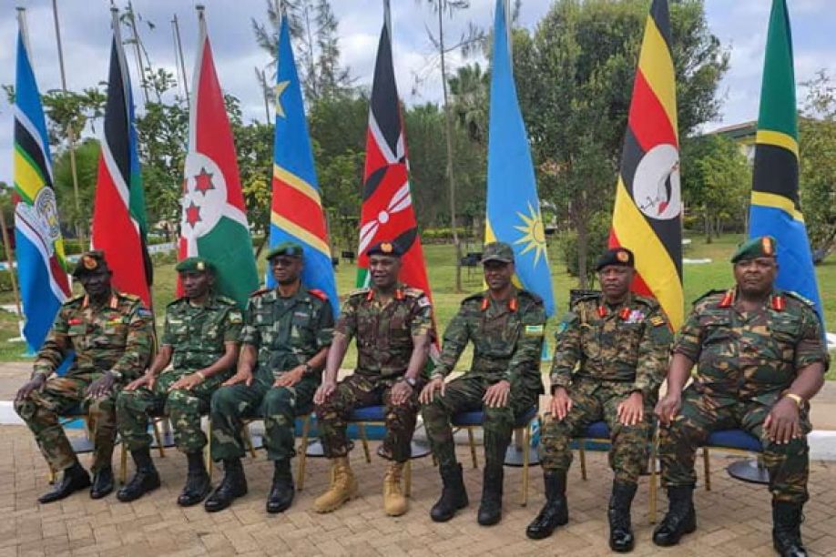 RDCongo anuncia retirada antecipada de força regional que acusa de ineficácia