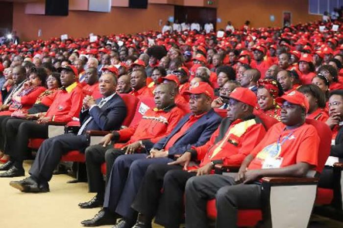 Dirigente do MPLA revela pressão para deixar direcção do partido por denunciar corrupção