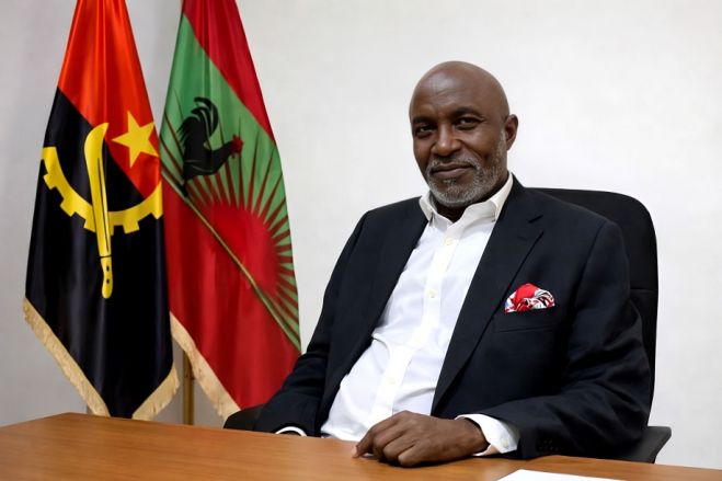 Lukamba Gato acusa TPA de sensacionalismo na abordagem à morte de Jonas Savimbi