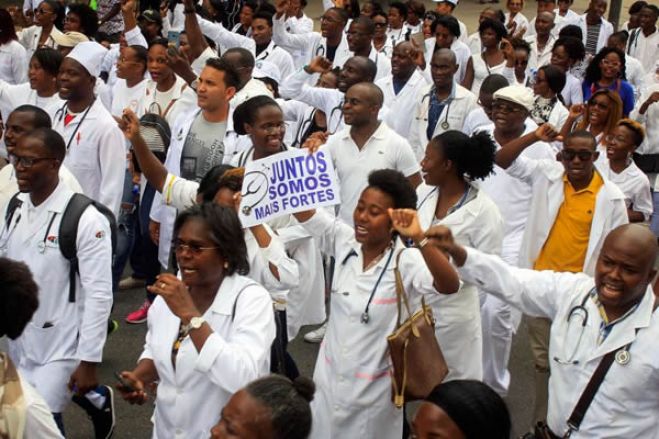 UNITA exige que Governo resolva com urgência situação dos médicos desempregados
