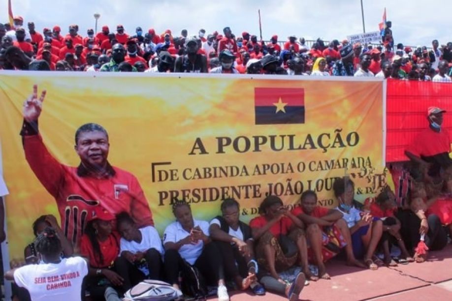 MPLA acusado de usar efectivos das FAA em Cabinda para encher acto de massas