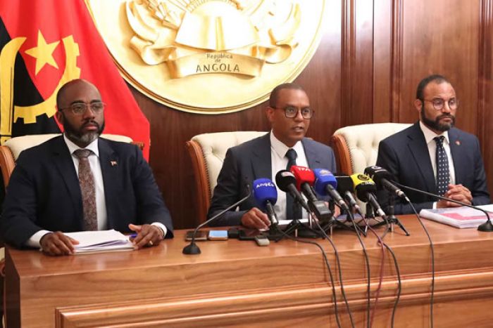 Défice orçamental de Angola chega a 10 mil milhões de dólares até final de 2023