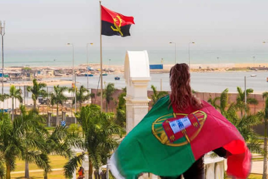 Demoras na transferência de salários penalizam portugueses em Angola
