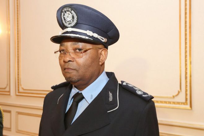 Presidente angolano exonera Comandante-Geral da Polícia Nacional