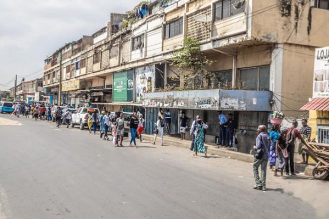 Armazéns na zonas Urbanas: Ministro diz que era preciso travar “confusão comercial” em Luanda