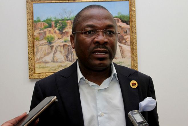 Governador do Cunene culpa má gestão por escassez de medicamentos