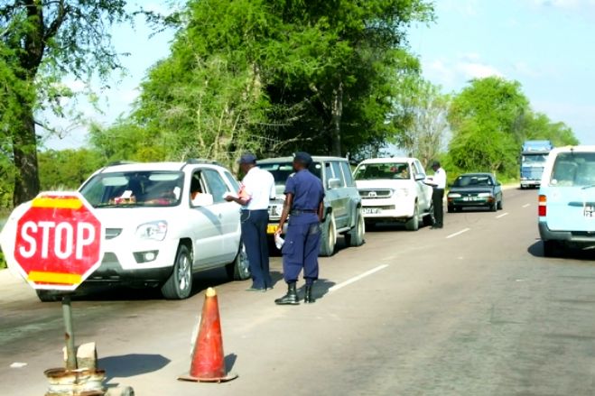 Remoção de postos de controlo nas estradas é faca de dois gumes, avisam analistas