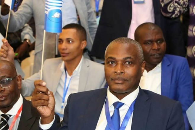 Chivukuvuku e seis outros parlamentares ligados ao PRA-JA solicitam suspensão de mandato