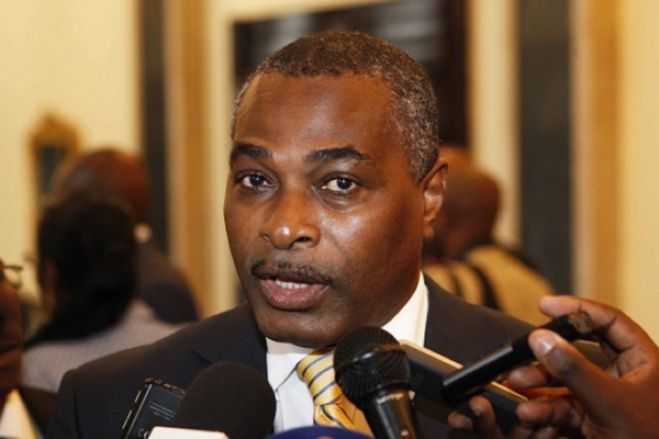 Chivukuvuku lamenta “perseguição” e promete ir a eleições em Angola