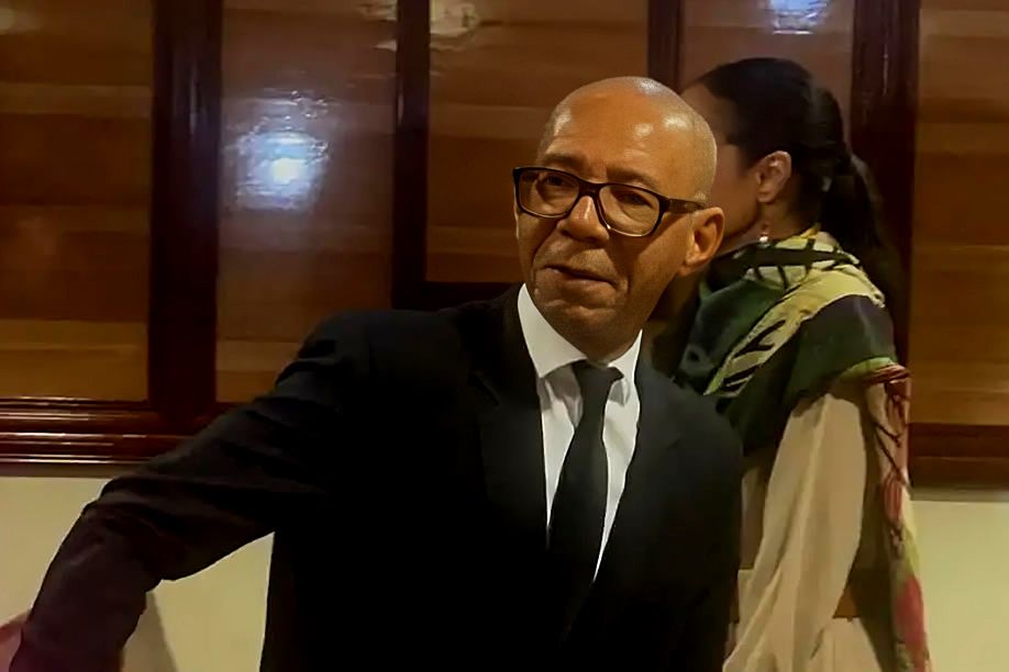 General &quot;Kopelipa&quot; solicitou à justiça, a restituição de todos os seus bens apreendidos pela PGR