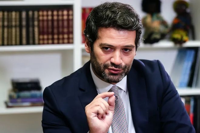 “O atual Presidente de Angola é um tirano”, acusa André Ventura