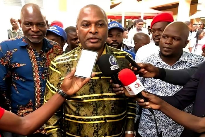 Os angolanos perderam confiança nos principais partidos, &quot;que deixam promessas irrealizáveis&quot; - Chivukuvuku