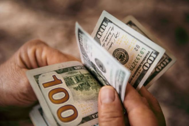 Volume de venda de divisas no mercado cambial angolano dispara 288% no início de 2026