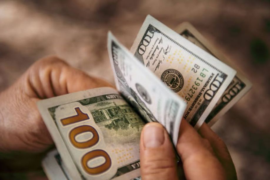 Volume de venda de divisas no mercado cambial angolano dispara 288% no início de 2026