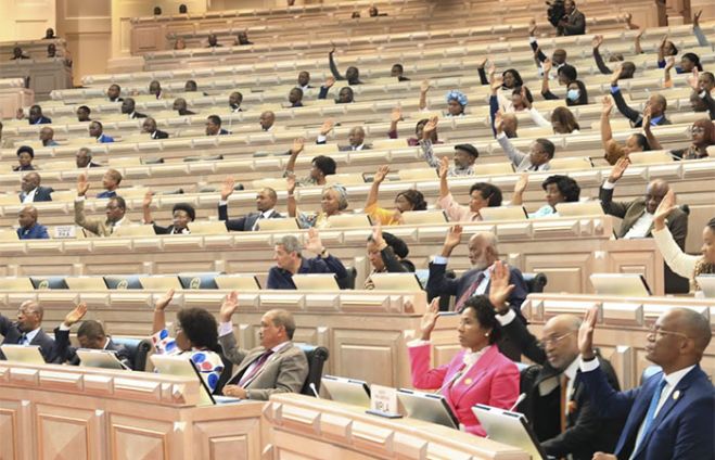Proposta de Lei do passaporte angolano aprovada por unanimidade no Parlamento