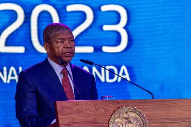 João Lourenço diz ninguém vai "extorquir dinheiro" aos investidores pelo facto de apostarem em Angola