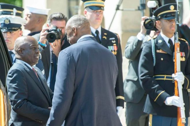 Ministro da Defesa de Angola no Pentágono para aprofundamento da cooperação com seu homólogo americano