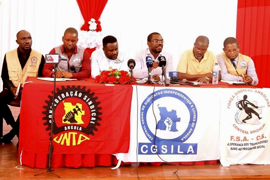 Governo e sindicatos angolanos chegam a acordo para fixar salário mínimo á 70 mil kwanzas