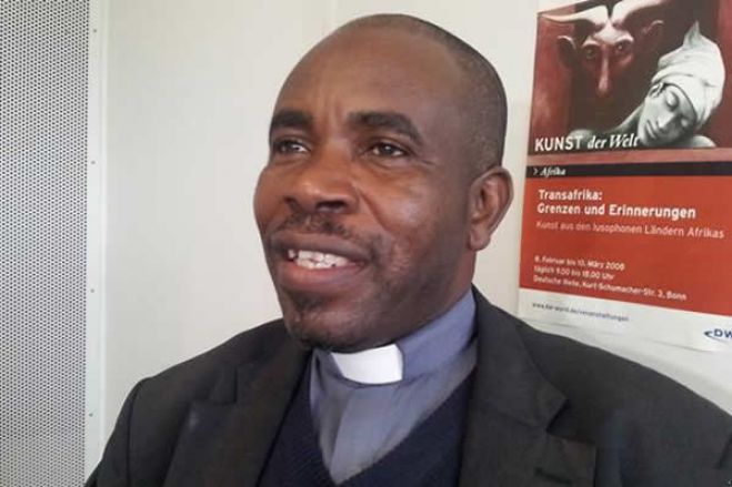 Padre angolano critica divisão administrativa do país e aponta autarquias como prioridade