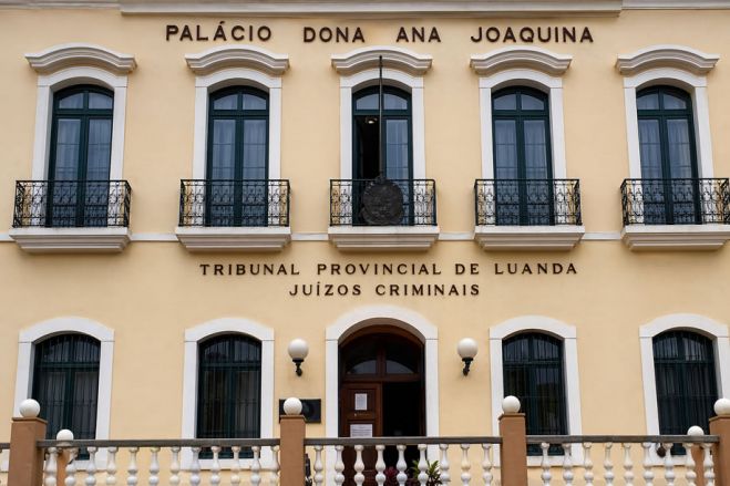 Afastado secretário judicial do Tribunal de Luanda em meio a suspeitas de tráfico de sentenças