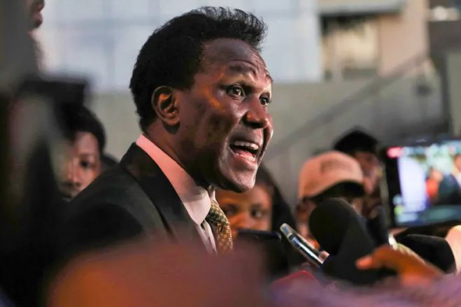 Mondlane considera rejeição de entrada em Angola &quot;vergonha pública&quot;