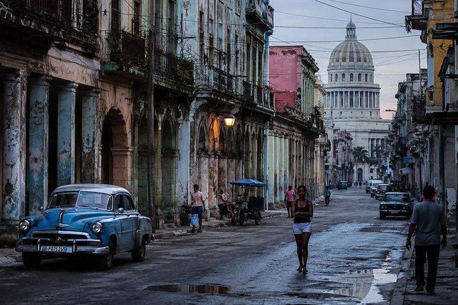 Cuba aprova reformas para maior economia de mercado para tentar conter crise