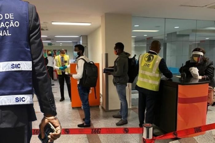 Detido cidadão da Guiné Conacri no Aeroporto 4 de Fevereiro que tentava sair com USD 110 mil