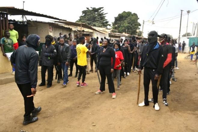 Depois de matarem líder da “turma do apito” meliantes caçam de porta em porta demais integrantes do grupo