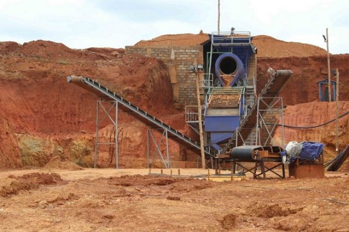 Governo angolano abre hoje o concurso para minas de diamantes, ferros e fosfatos
