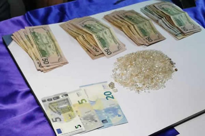 Cidadão francês detido com mais de 4.000 diamantes na Lunda-Norte