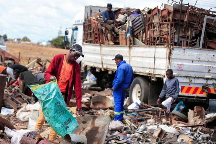 Sucateiras em Angola rendem milhões e negam promoção de vandalismo