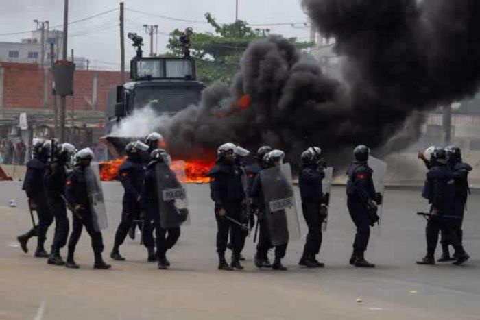 Polícia angolana dispersa marcha em Luanda com gás lacrimogêneo e detenções
